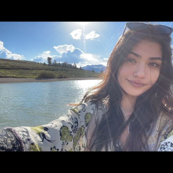 Meet your Posher, Emily - Picture 1 of 1